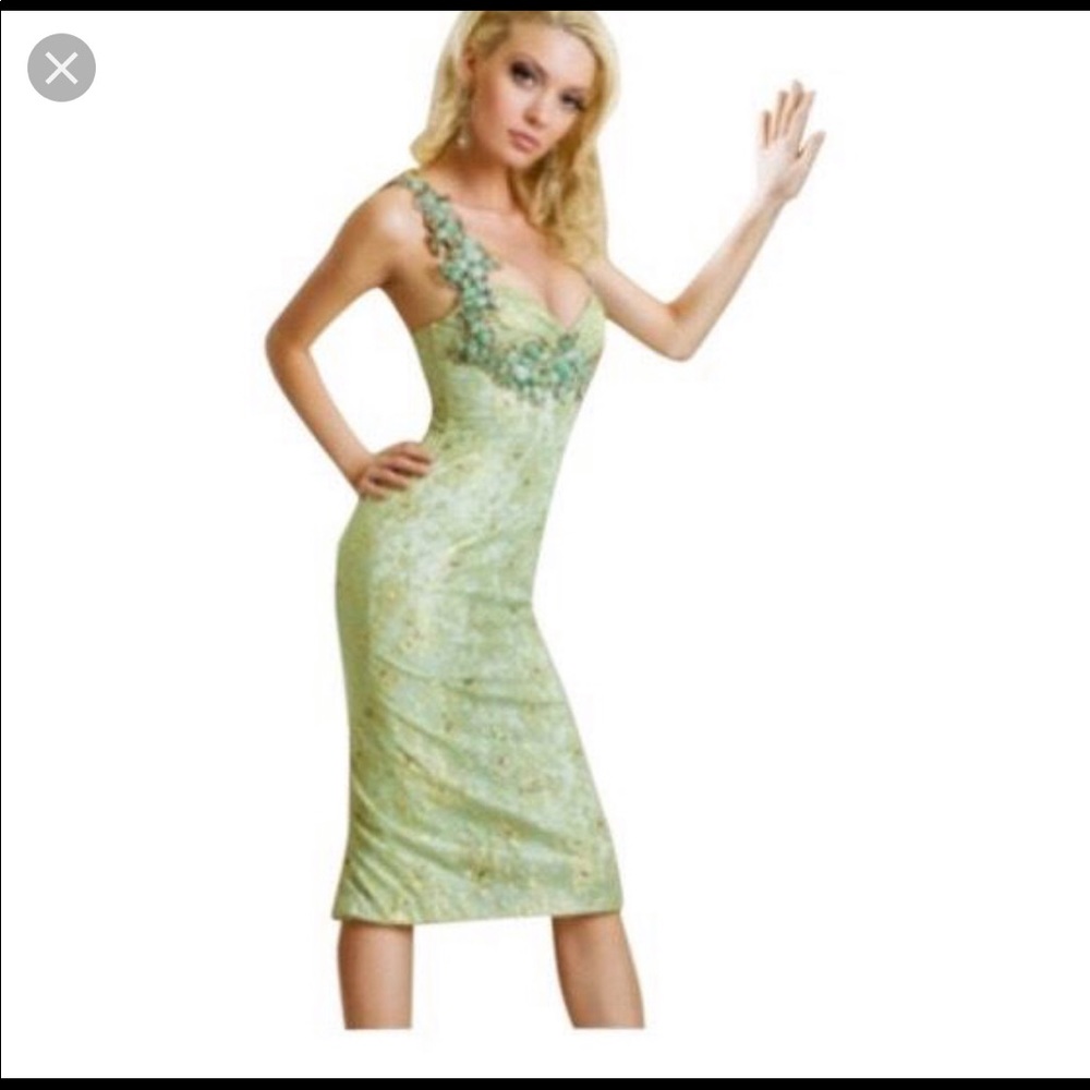 Mandalay green dress. Size 8 Stunning.